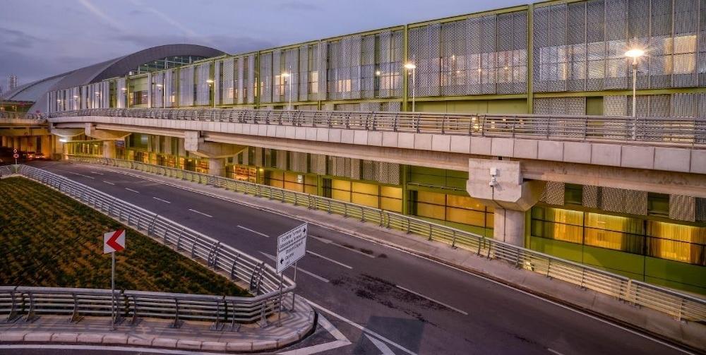 Tav Airport Hotel Izmir Zewnętrze zdjęcie